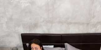 啥时候可以在女友面前放屁？